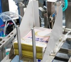 20-70 sacos Velocidade de embalagem Máquina de embalagem automática de sacos rotativos para sacos prontos