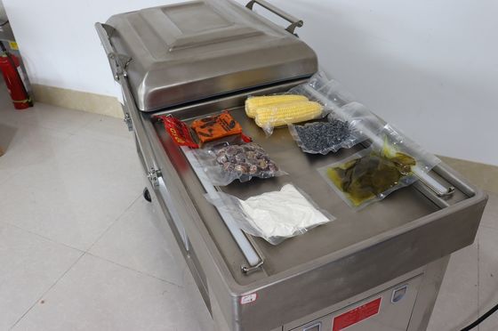 Máquina de embalagem a vácuo de câmara dupla a motor elétrico para pães vegetais, peixes e frutos do mar 120 kg