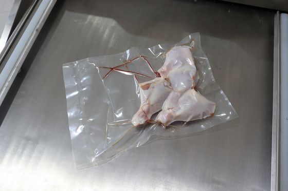 Máquina de embalagem a vácuo de câmara dupla a motor elétrico para pães vegetais, peixes e frutos do mar 120 kg