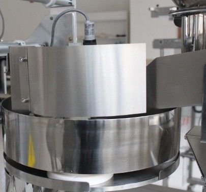 Máquina de embalagem vertical de materiais de madeira para cápsulas de chá e café em embalagens têxteis