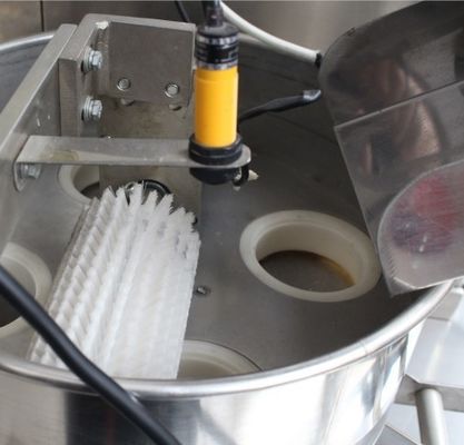 Máquina de embalagem vertical de materiais de madeira para cápsulas de chá e café em embalagens têxteis
