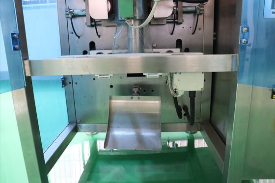 Máquina de embalagem vertical automática de saquetes de pimenta de curry para embalagem em pó de coco seco