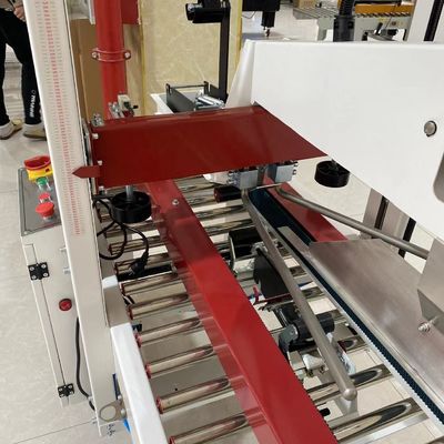 Maximizar a produtividade com a nossa máquina de vedação de cartão de trabalho 7-8 cartões / min