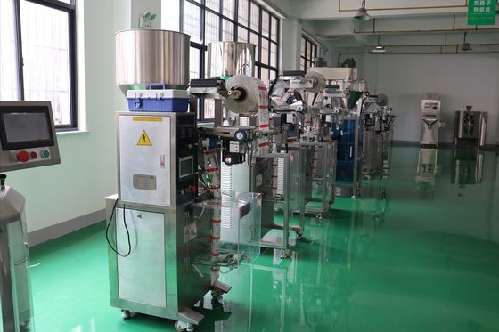 10 Cabeças de pesagem máquina de embalagem vertical de enchimento de rolos para doces de lanche de amendoim 350 kg