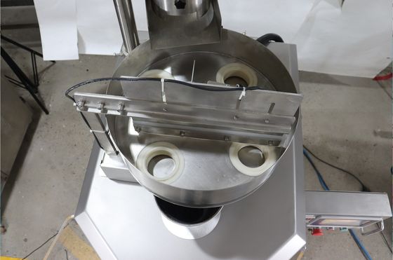 Máquina de embalagem vertical automática de lixo de gato com servomotores e medição de taças