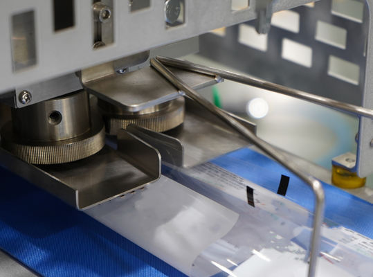 Material de embalagem Papel Máquina de embrulho automático de fluxo para pão de biscoito bolo pequeno