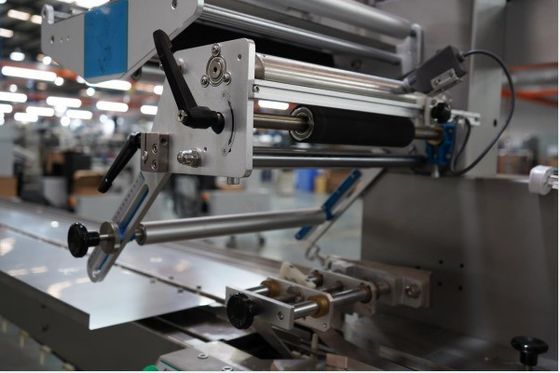 Material de embalagem Papel Máquina de embrulho automático de fluxo para pão de biscoito bolo pequeno