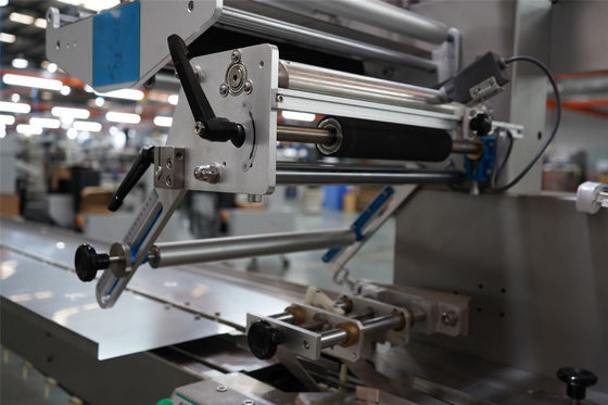 Máquina automática de embalagem de almofadas de 220V para bar, cosméticos, sabonetes, talheres, linhas elétricas de algodão