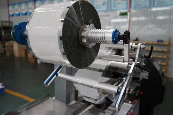 Máquina de embalagem de fluxo de sacos de vedação horizontal com almofada de grau automático multifunção