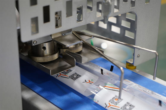 Máquina de embalagem de almofadas horizontais multifuncionais para bolinhos, padaria e vegetais
