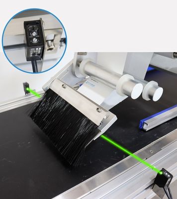 Tamanho adequado ≤ 300 mm Máquina de rotulagem de sacos de cartão de raspadinho automático vertical de alta velocidade