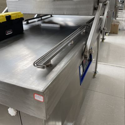 Máquina de embalagem a vácuo DZ-700/2S para batatas fritas congeladas Peito de frango Perna de frango Frango inteiro