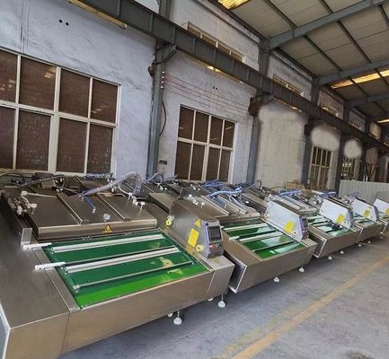Máquina de vedação de embalagens de materiais plásticos para conservação contínua de alimentos a vácuo