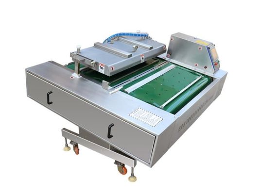 Máquina de vedação de vácuo industrial para carne vegetais peixe com cinto de transporte em restaurante