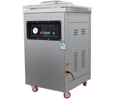 Máquina de vedação a vácuo de câmara única e vertical acionada elétrica de 900 W para alimentos e peixes